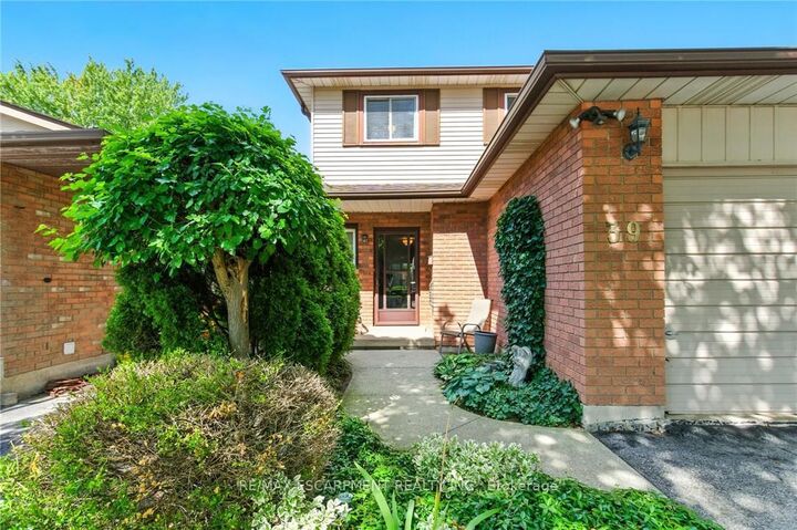 Property Photo:  39 Megna Court  ON L9C 6Y6 