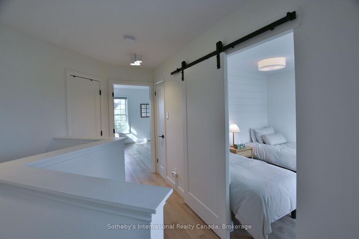 150 Victoria Street S 103 — photo 1