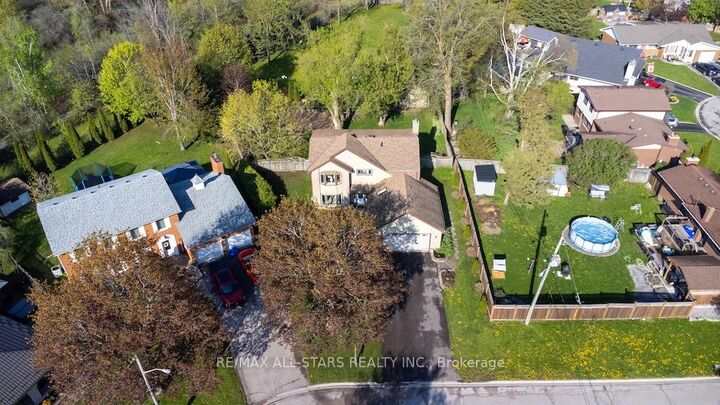 Property Photo:  29 McDonagh Drive  ON K9V 5A9 