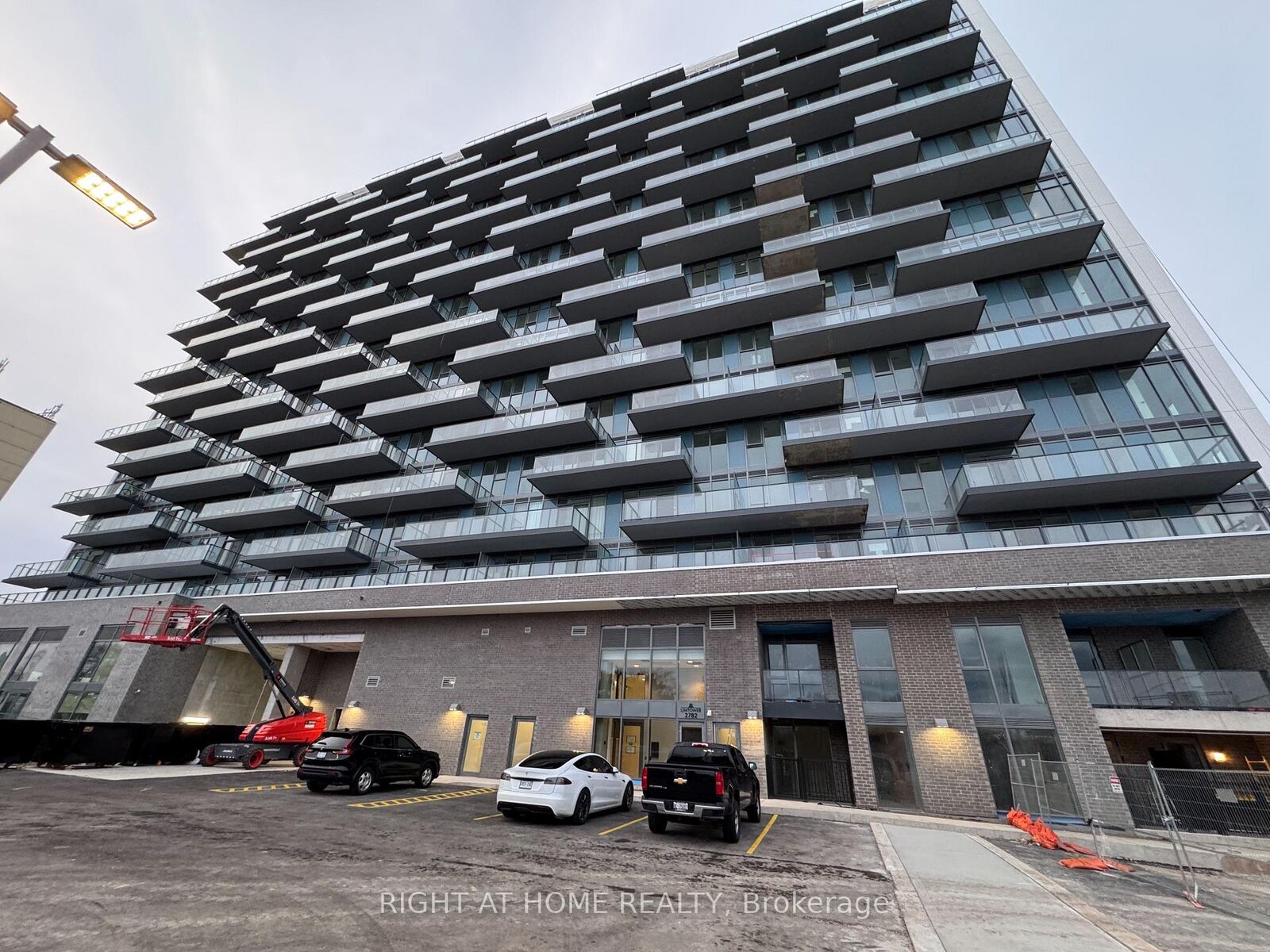 Property Photo:  2782 Barton Street 704  ON L8E 2J8 