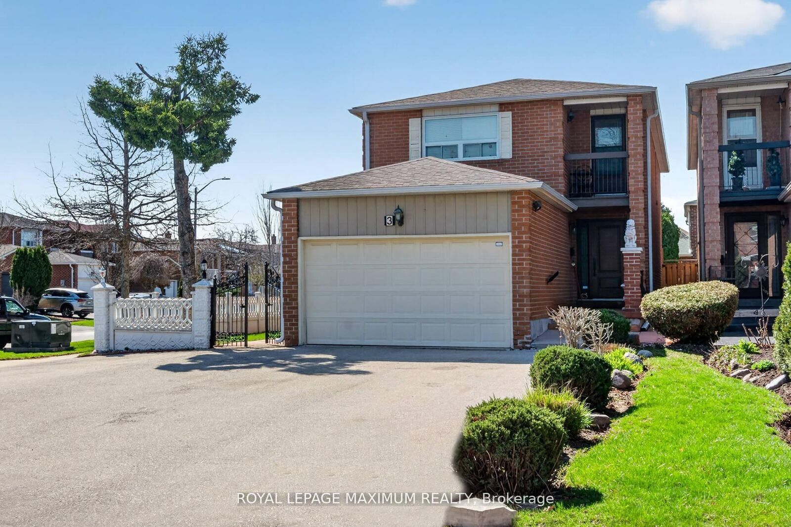 Property Photo: 3 Muzzo Court ON L4L 3K2