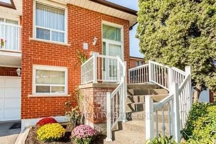 Photo de la propriété:  4308 Curia Crescent Upper  ON L4Z 2X4 