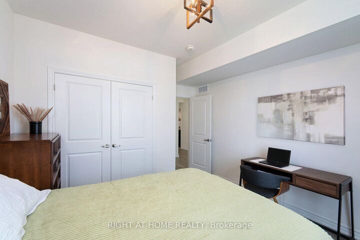 Property Photo: 19 Hillcroft Way ON K0M 1A0