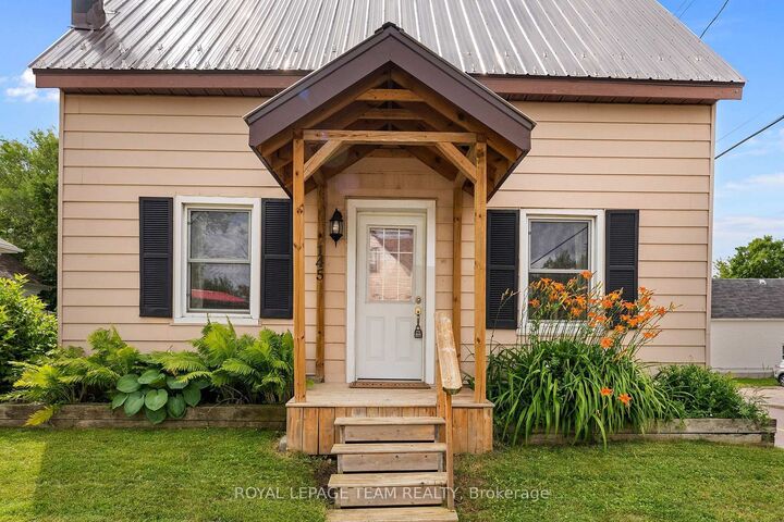 Property Photo: 145 Munroe Avenue W ON K7V 3L2