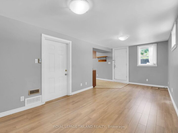 Property Photo:  35 Miles Street 2  ON N5Y 2T7 