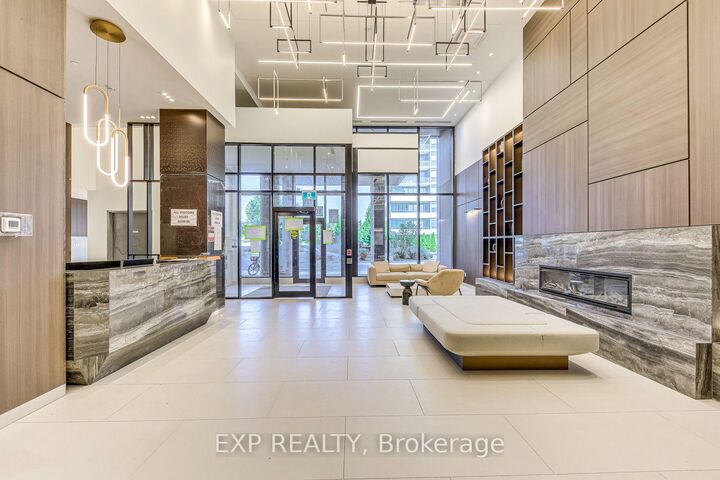 Property Photo:  1035 Southdown Road 1605  ON L5J 0A2 