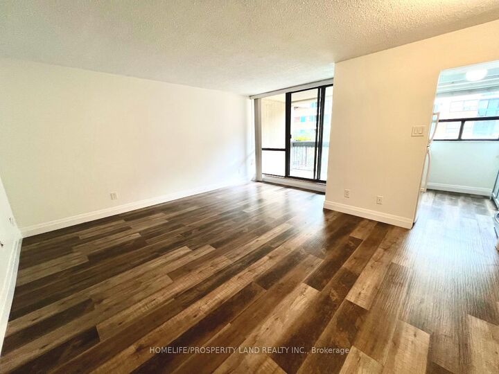 Property Photo:  53 McCaul Street 549  ON M5T 2W9 