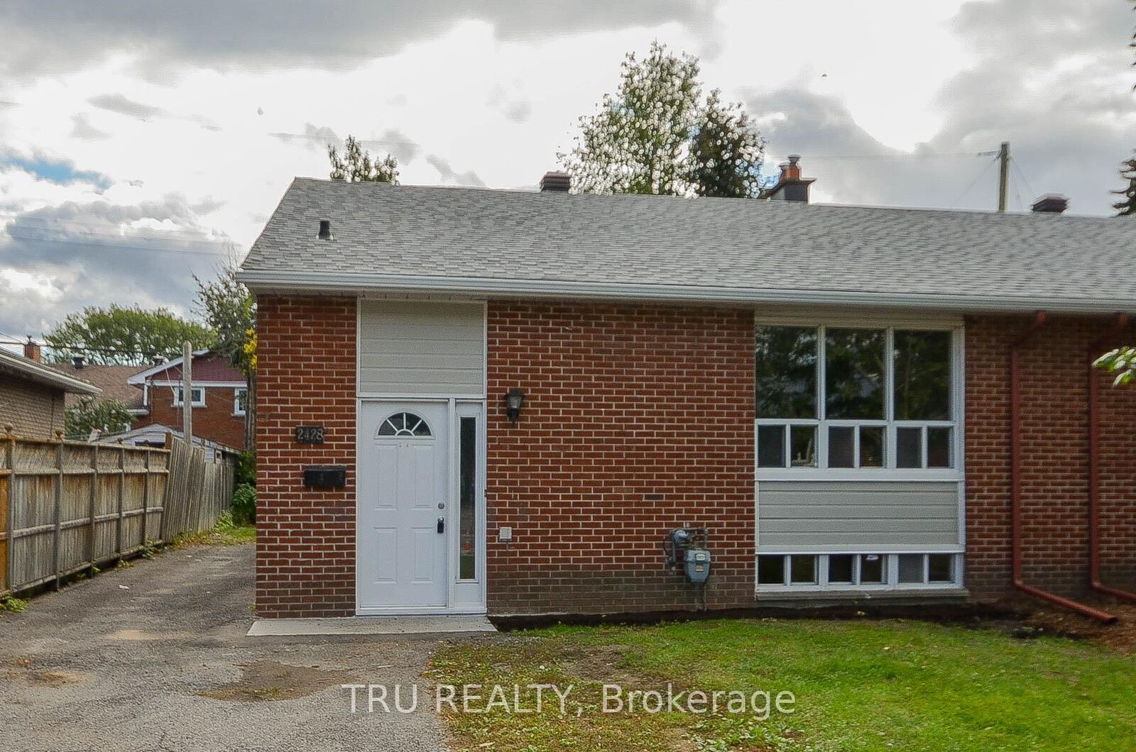 Property Photo:  2428 Iris Street A  ON K2C 1C6 