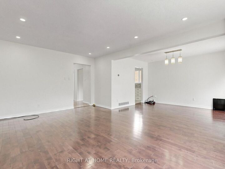 Property Photo:  148 Sexton Crescent (Main)  ON M2H 2L6 