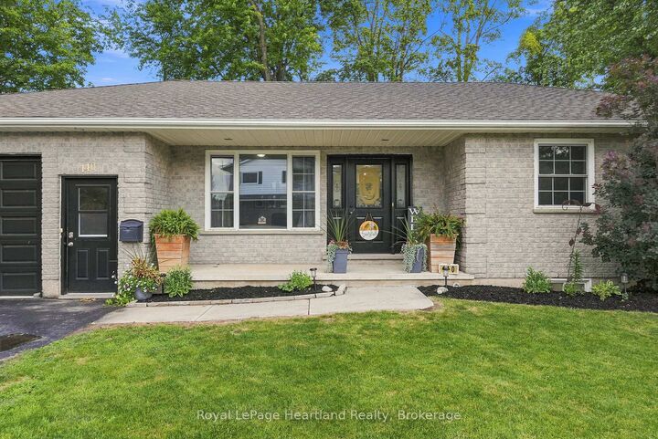 Property Photo:  140 John Street N  ON N0G 1Z0 