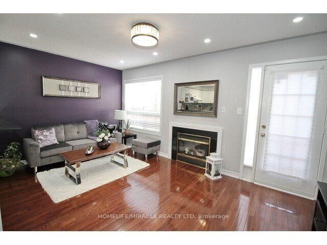 Property Photo: 3157 Bentley Drive ON L5M 6V8