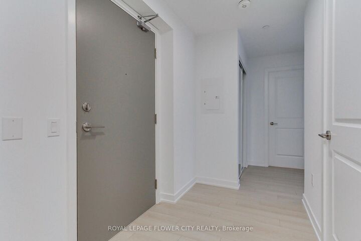 Property Photo:  15 Skyridge Drive 1601  ON L6P 4S3 