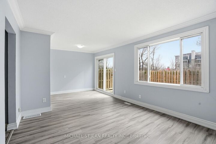 Property Photo:  125 Limeridge Road W 7  ON L9C 2V3 