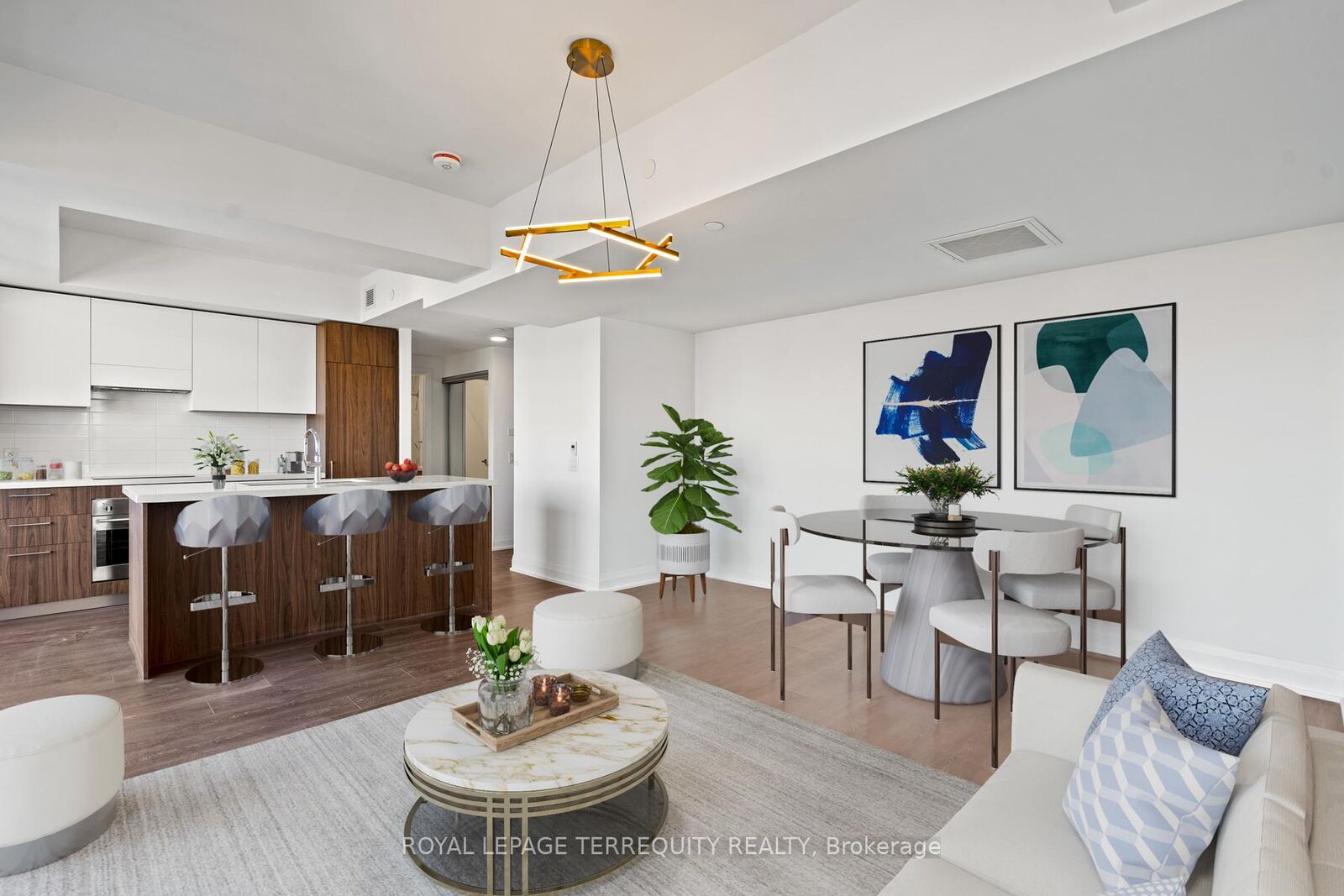 Property Photo:  33 Frederick Todd Way 808  ON M4G 0C9 