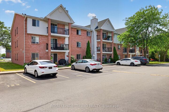 Property Photo:  1096 Jalna Boulevard 130  ON N6E 3B8 