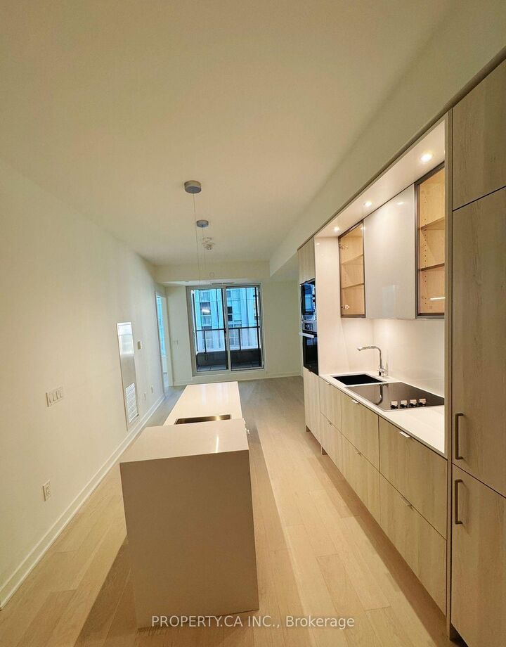 Property Photo: 11 Yorkville Avenue 1007 ON M4W 0B7