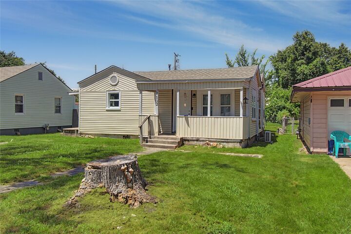 Property Photo:  2102 Jefferson Street  OK 74403 