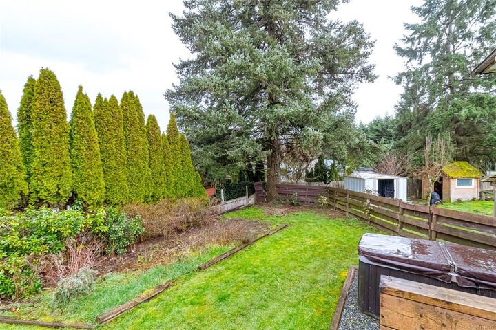 Property Photo: 3030 Dogwood Rd BC V9L 4T8