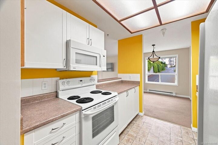 Property Photo: 1631 Dufferin Cres #307 BC V9S 5T4