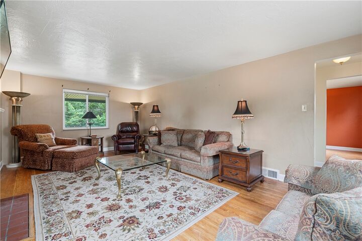 Property Photo: 213 Caryl Dr PA 15236