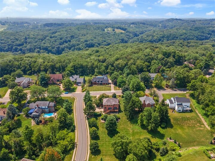 Property Photo:  1689 Sturbridge Dr  PA 15143 