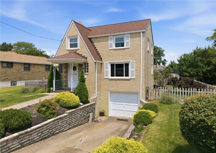 Property Photo:  1431 Stanley Dr  PA 15147 