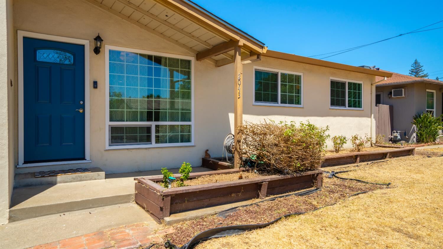 Property Photo:  2043 Edwin Way  CA 95825 