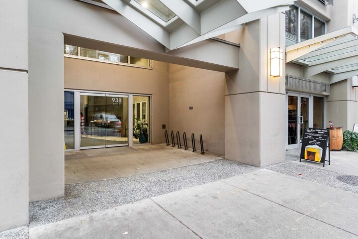 Property Photo:  938 Smithe Street 2117  BC V6Z 3H8 