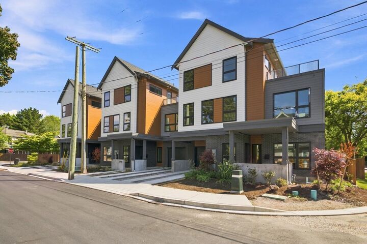4788 48B Street — photo 1