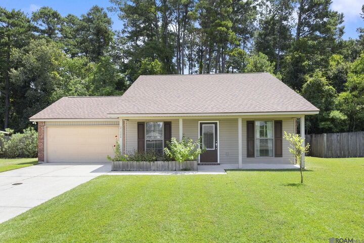 Property Photo: 25884 Sagewood Dr LA 70726