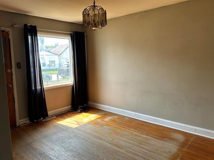 Property Photo:  493 Bowman Avenue  MB R2K 1P5 