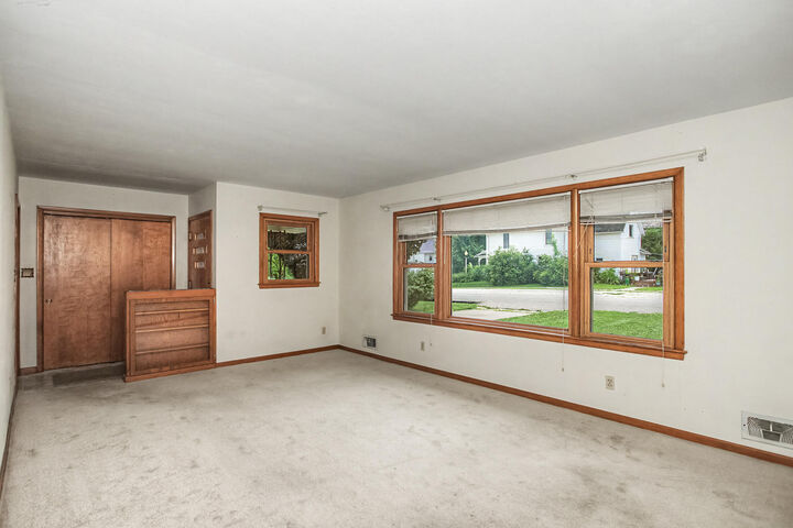 Property Photo:  321 Edwards Street  IA 50130 