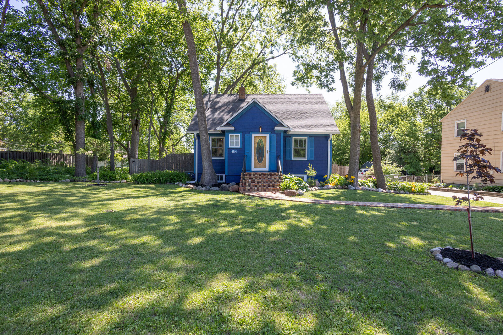 Property Photo: 1714 Grand Avenue IA 50010