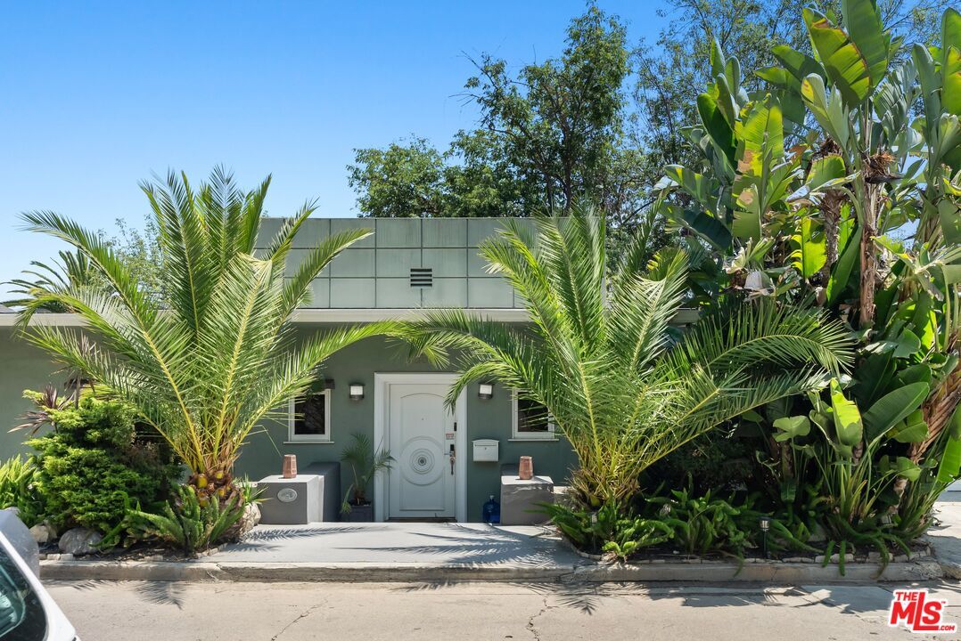 Property Photo: 6630 Whitley Ter CA 90068