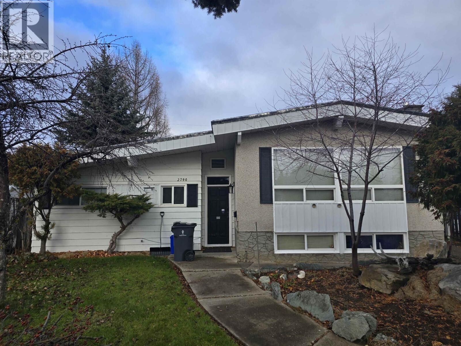 Property Photo:  2790 Fairview Crescent  BC V2N 1G8 