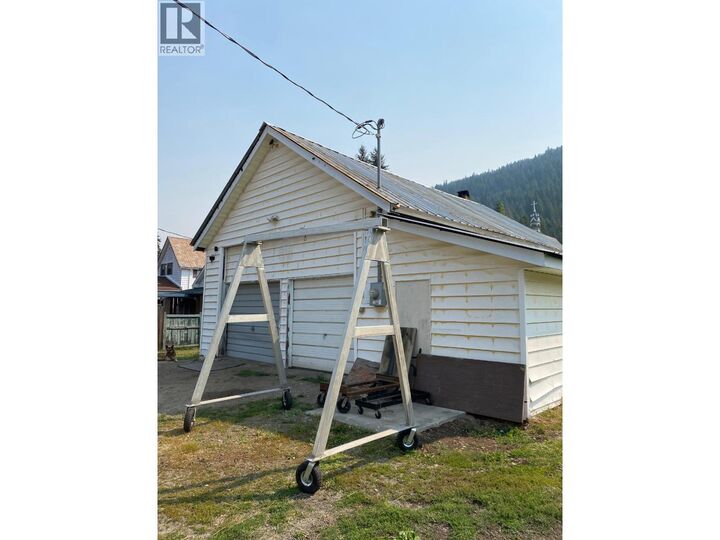 321 N Kimberley Avenue — photo 1