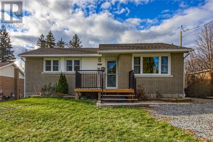 1607 Carling Crescent — photo 1