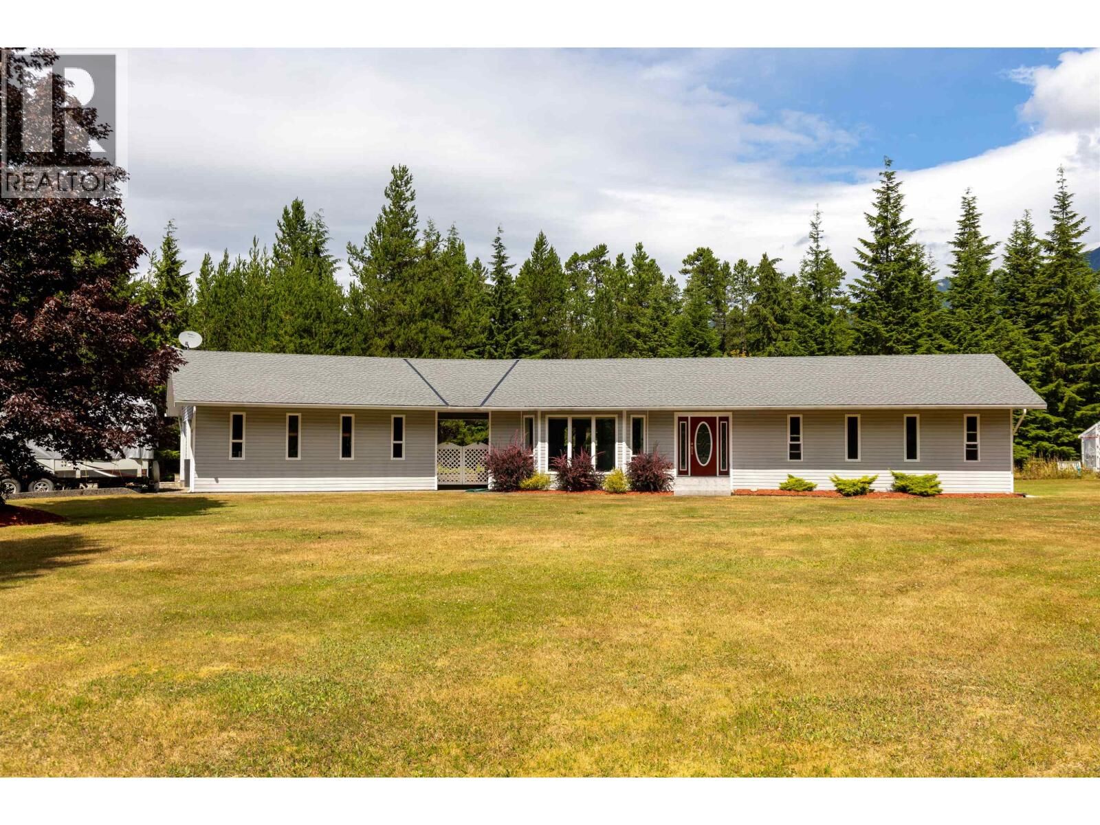 Property Photo: 2908 Marion Avenue BC V8G 0G5