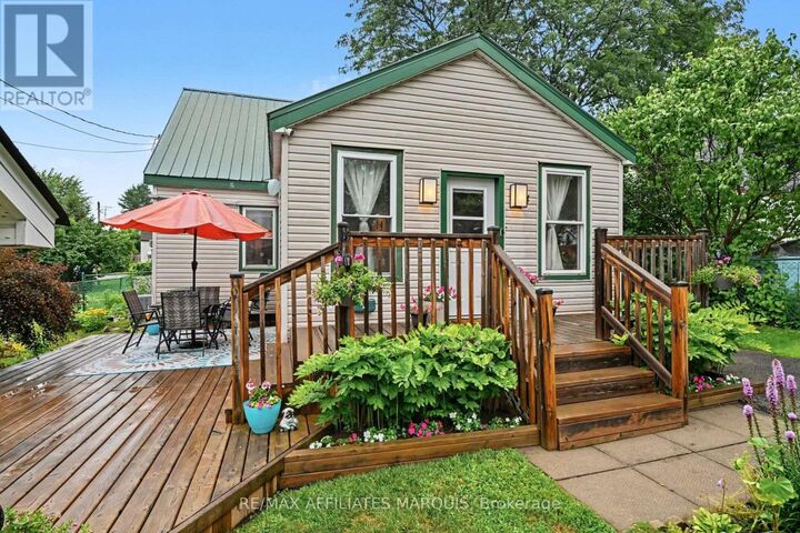 Property Photo:  4 Lorne Street  ON K7A 3K5 