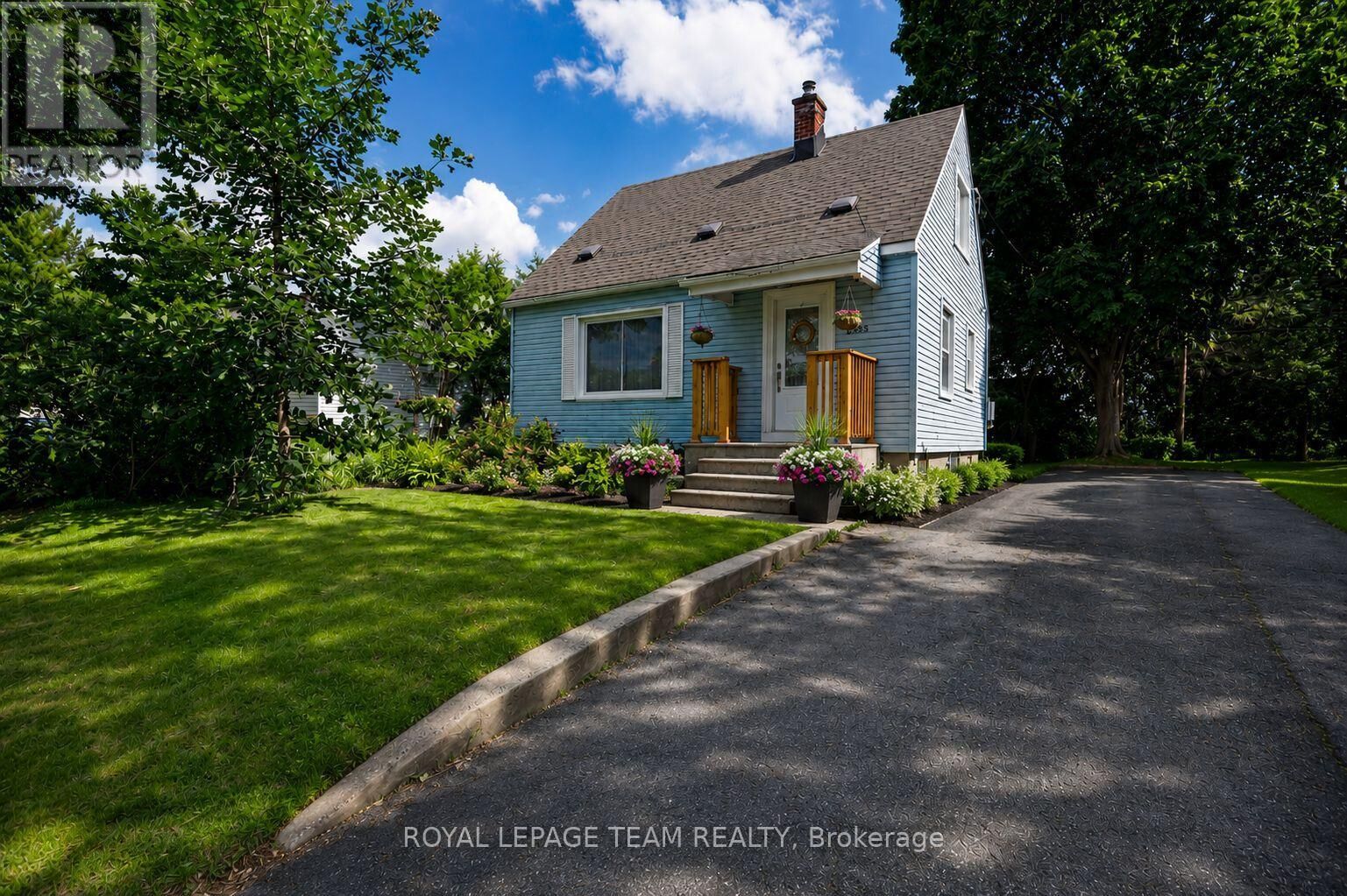 Property Photo:  283 Anna Avenue  ON K1Z 7V5 