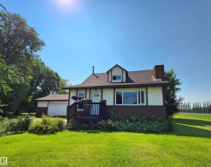 Property Photo:  3003 Park Avenue  AB T0A 2K0 