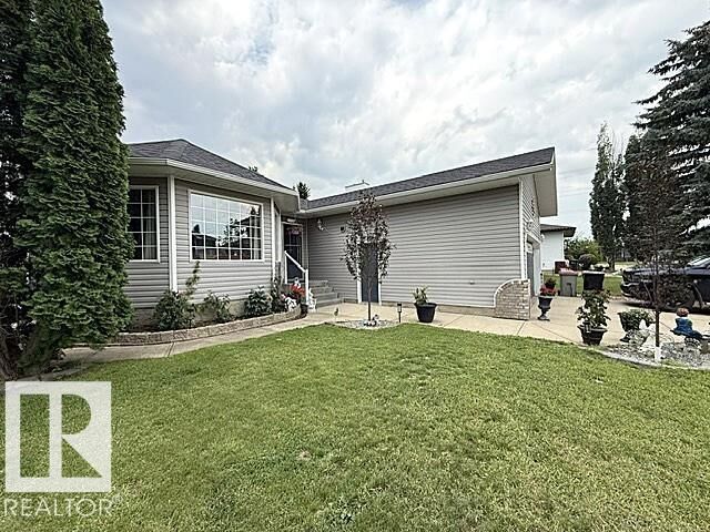 Property Photo:  212 West Liberty Crescent  AB T0C 1Z0 