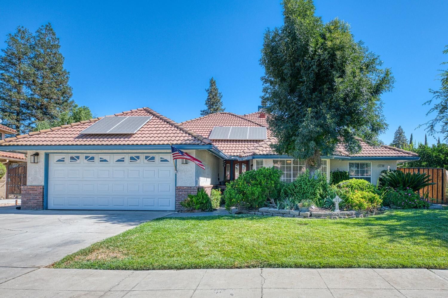 Property Photo: 3239 Doubletree Way CA 93637