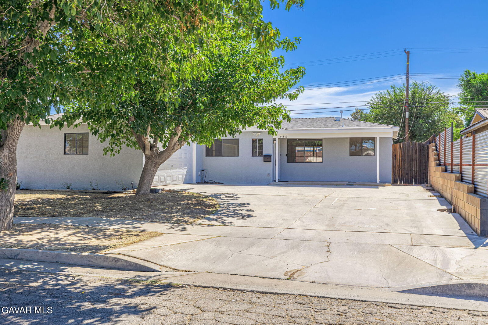 Property Photo: 44846 Andale Avenue CA 93535