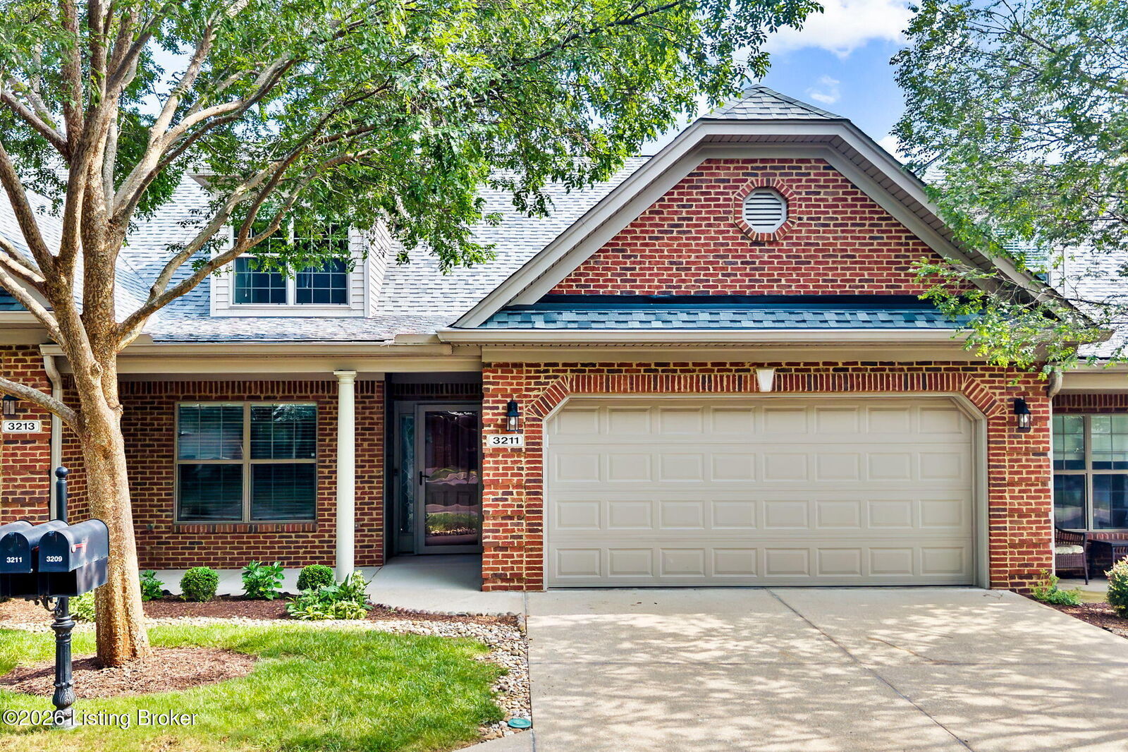 Property Photo: 3211 Brittany Pointe Ln KY 40220