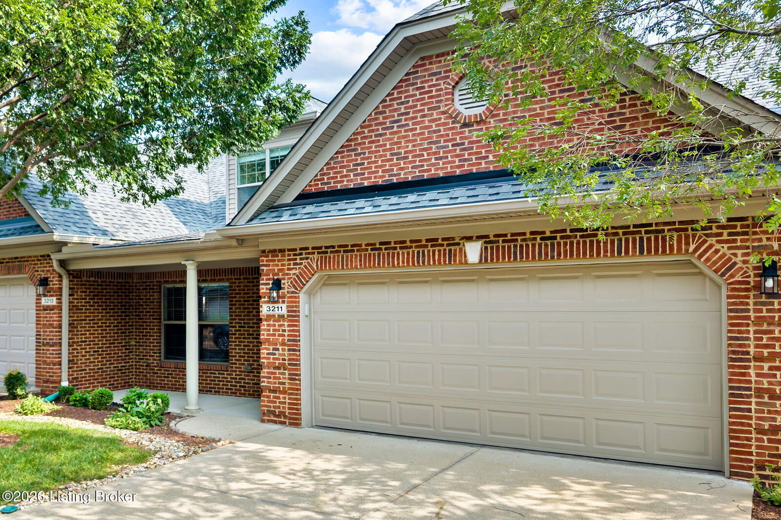 Property Photo:  3211 Brittany Pointe Ln  KY 40220 