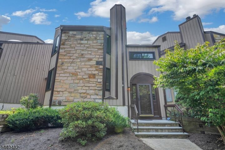 Property Photo: 13 Delbarton Ct NJ 07840