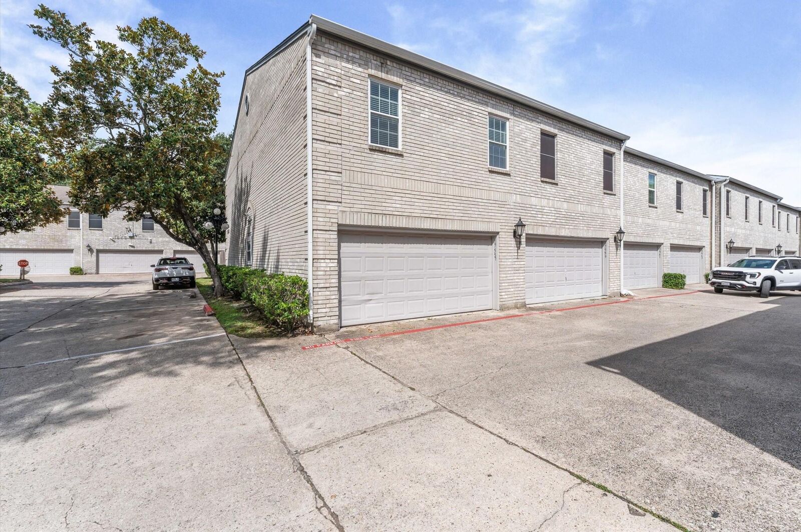 Property Photo:  17557 Red Oak Dr Drive 7557  TX 77090 