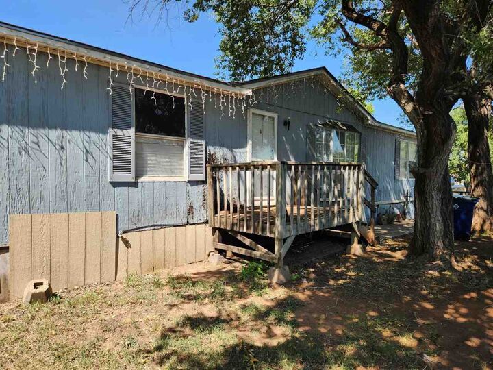 Property Photo: 710 N 5th St OK 73527