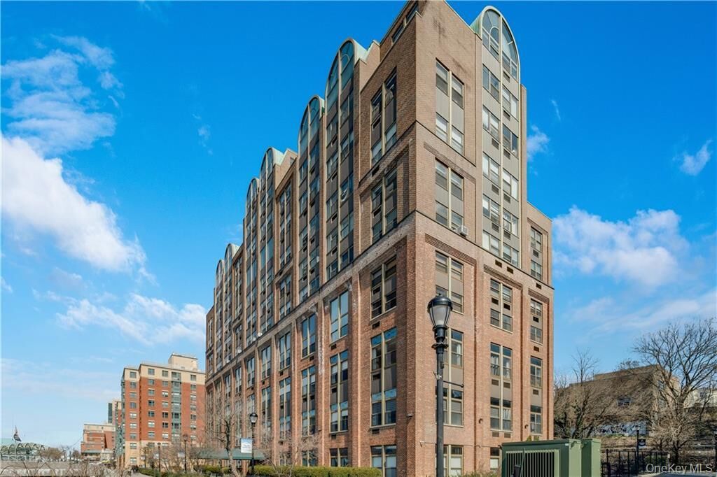 Property Photo:  23 Water Grant Street 8I  NY 10701 